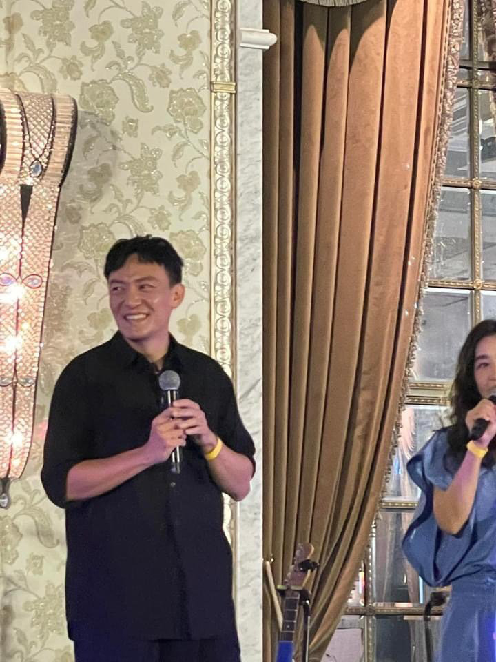 张震拿下金马影帝后,席开逾30桌宴请影坛前辈好友。