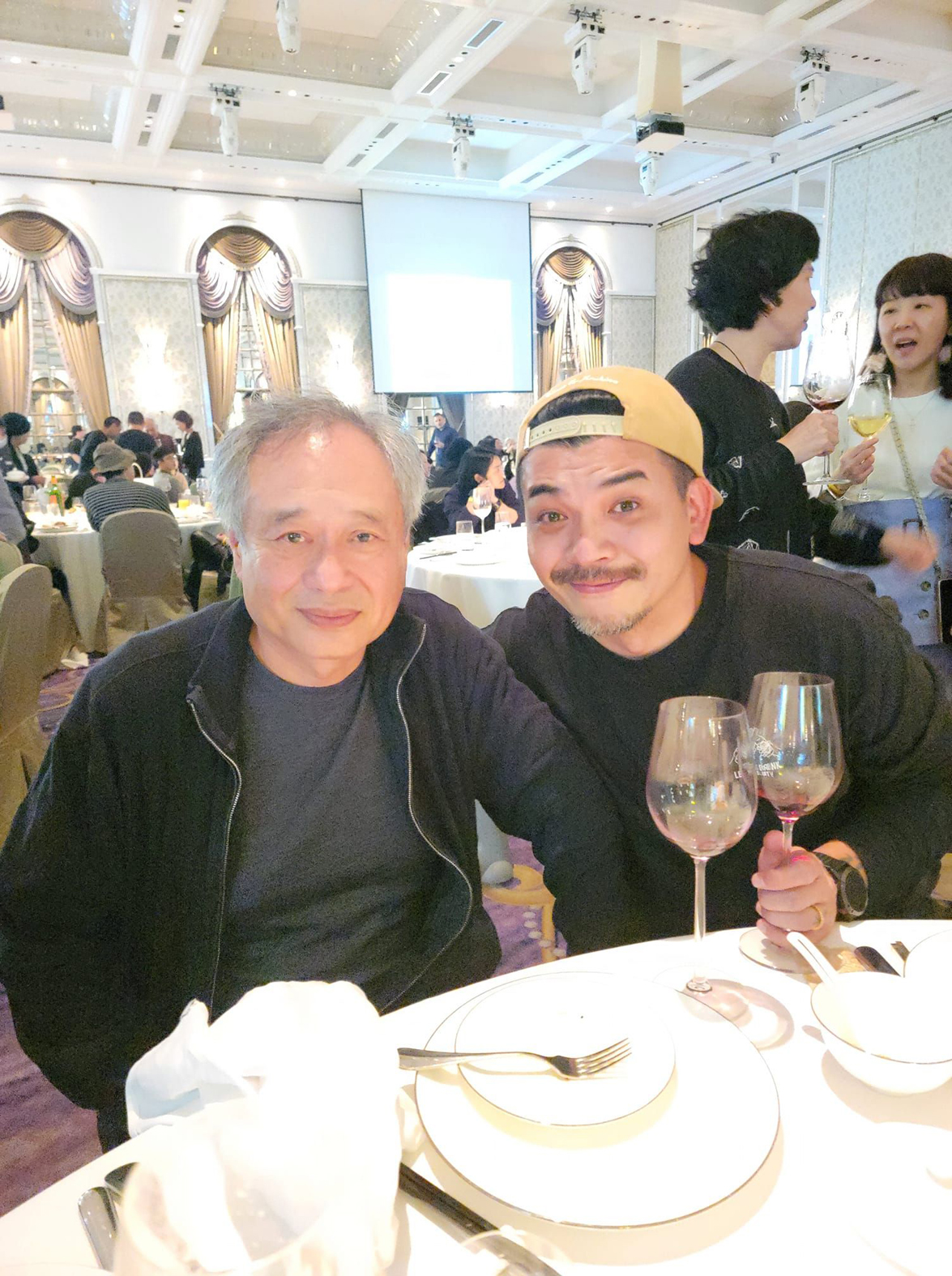 史丹利晒出与李安的合照。