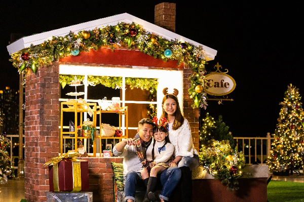 圣诞小镇以法国童话梦幻小镇科尔马(Colmar)为设计蓝本，8间圣诞小屋充满欧陆圣诞气氛，快相约亲友来打卡吧！