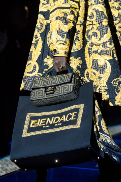 FENDACE象征Fendi与Versace的结合。