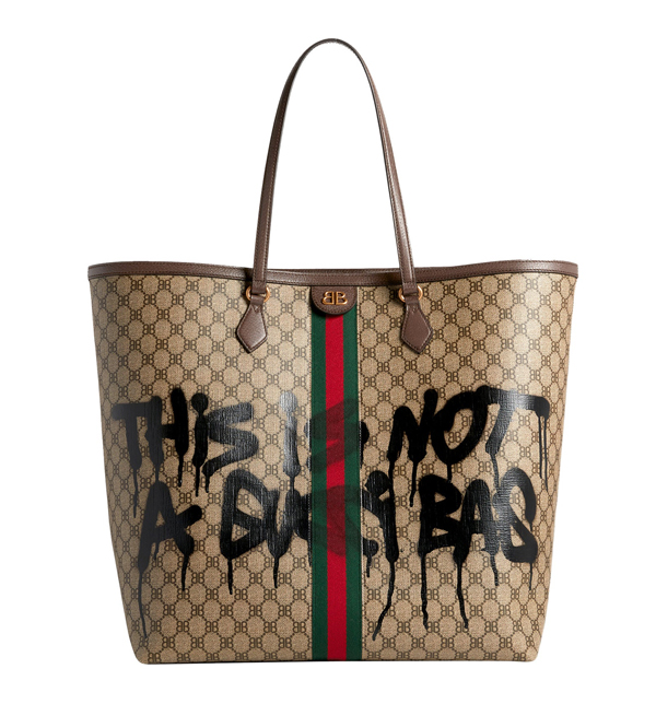 Balenciaga 2022早春限量版BB Logo托特包，涂鸦This is not a Gucci Bag。