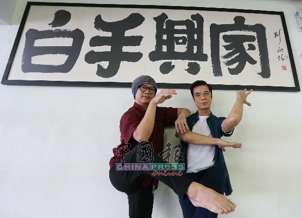 马金泉（左）与叶忠文（右）于1998年，共同创办共享空间专业舞团，曾多次为我国大型庆典带来精湛演出，也孕育了不少专业舞者。