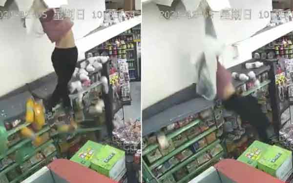 女童穿过天花板坠落。