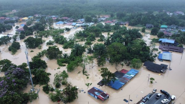 河水泛滥，迪沙珍巴卡发生严重。