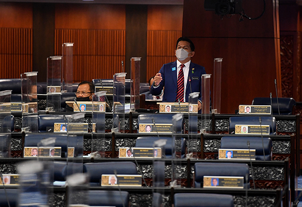 莫哈末沙哈在国会为2021年财政法案辩论环节进行部门总结。