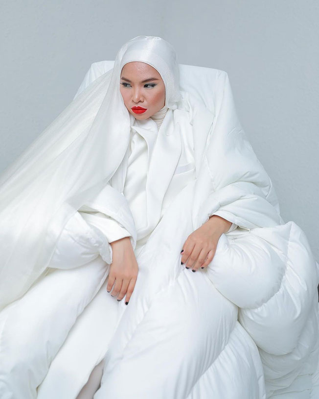 服装设计师直认艾娜阿都的造型灵感源自床。（取自IG）