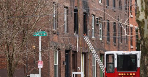 烟雾侦测器未启动 美国费城住宅大火13死