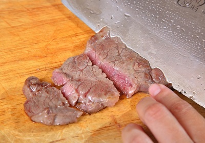 想保持牛肉的软嫩口感，记得不要起锅后就切块！想保持牛肉的软嫩口感，记得不要起锅后就切块！