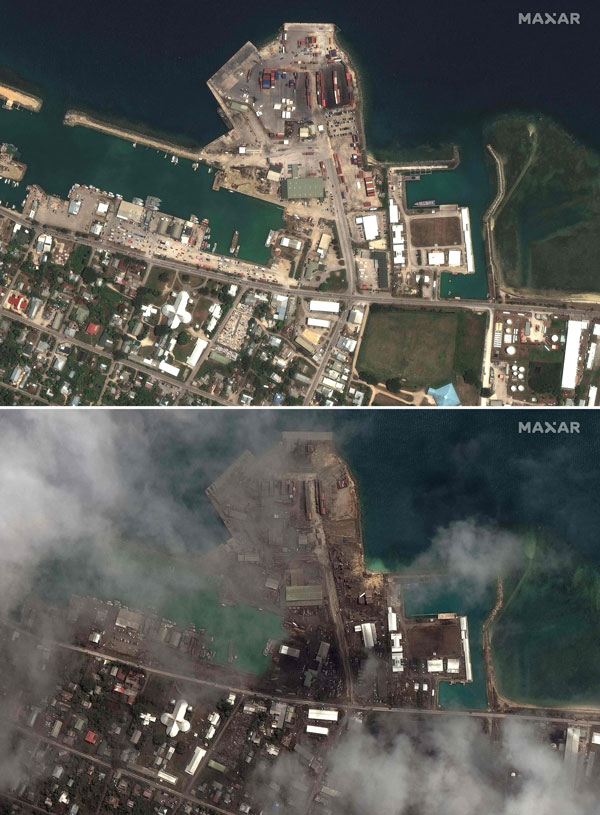 卫星图像摄于12月29日（上）和1月18日（下）的对比照片显示，汤加的火山喷发后，首都努库阿洛法的港口被火山灰覆盖。（法新社）
