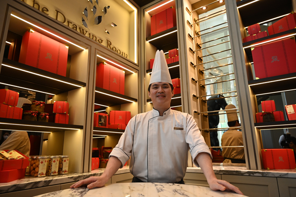 吉隆坡瑞吉酒店中餐厨师钟文辉，把不同籍贯特色的年菜融合成一体。（摄影：岑家豪）
