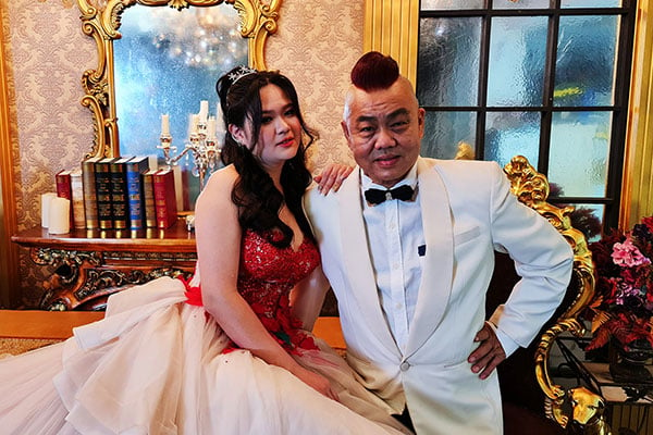 捷豹林公开和陈美琪的婚纱照。