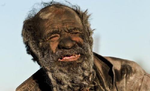 伊朗男子哈吉长达67年没有洗澡。