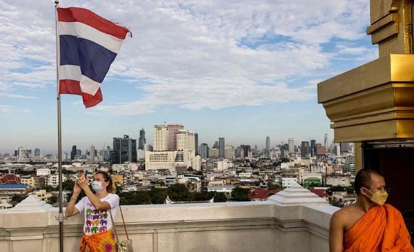 泰国卫生部准备向泰国新冠肺炎疫情管理中心提议,将境外游客免隔离入境措施暂停至1月31日。(法新社)