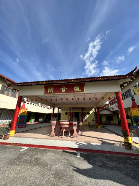 观音阁也是新古毛的地标之一，虽然庙宇没有达百岁历史，但庙宇内的观音神像可是从百年老庙迁移过来的百年神像。