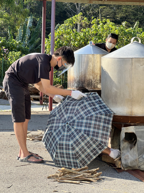 风大我帮你撑伞，你帮我点火，我们一起完成任务。
