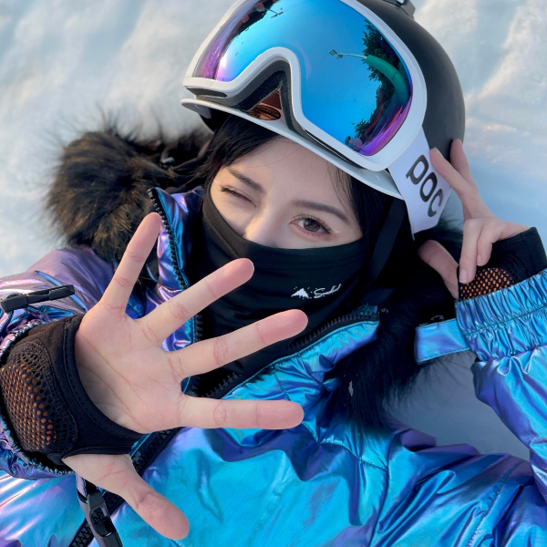 By2 Yumi随着北京冬奥谷爱凌夺金也迷上滑雪运动。图/微博