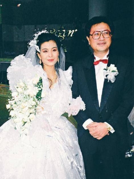 伍咏薇当年嫁给大她30岁的富豪翁江培，短短13天变成寡妇。