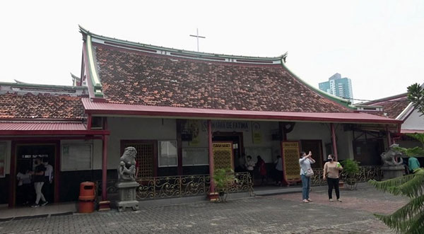 这栋中国闽南传统四合院民宅在1955年改作天主教法蒂玛圣母堂，位于耶加达中国城，是华裔印尼人的重要信仰中心。（中央社）