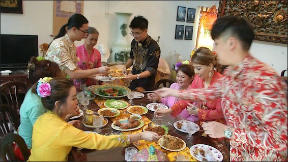峇峇娘惹非常重视年夜饭和大年初一所有家庭成员齐聚一堂的午餐。