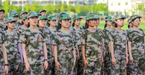 手机发现大学军训照 中国留学生遭澳洲遣返