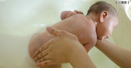 女婴泡澡突翻白眼抽搐 竟是热水惹祸