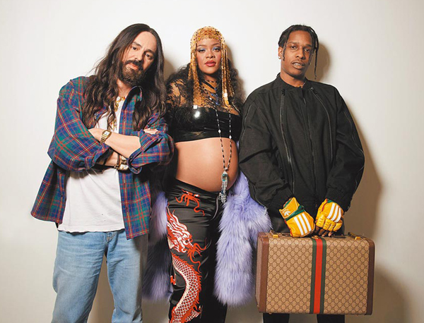Gucci总监Alessandro Michele（左起）以真实与虚幻的镜花奇缘诠释Gucci新装，与Rihanna、A$AP Rocky合影。