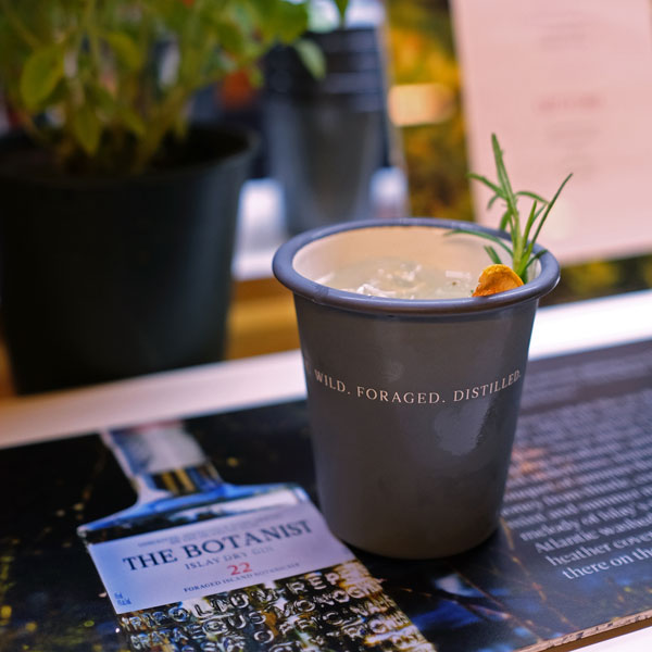 以植物学酿制的The Botanist琴酒品牌，蕴含了苏格兰爱雷岛的植物风味，清新纯粹，令人惊艳。