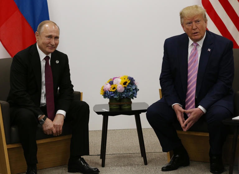 美国前总统特朗普（右）与俄罗斯总统普汀2019年在G20大阪峰会会晤。