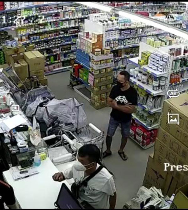 华裔嫌犯在店内偷手机的过程被闭路电视拍下，最终被警方逮捕。