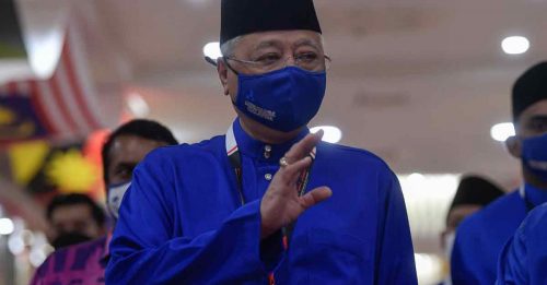 ◤巫统大会◢首相：为示强化马来语 外籍学生必须学习马来语