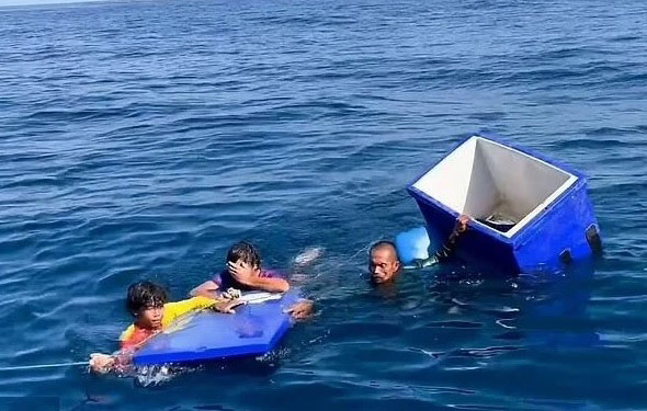 3名渔民靠着一只大型冷藏箱，在海上漂流6个多小时。