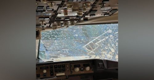 美波音飞机挡风玻璃破裂 近万公尺高空紧急降落