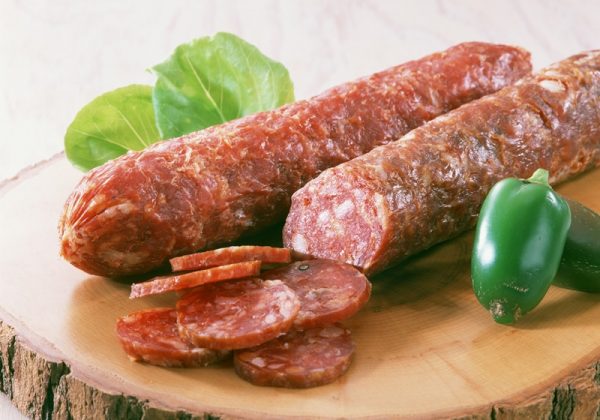 乔利佐（西班牙语：Chorizo，葡萄牙语：chourico）俗称西班牙香肠。
