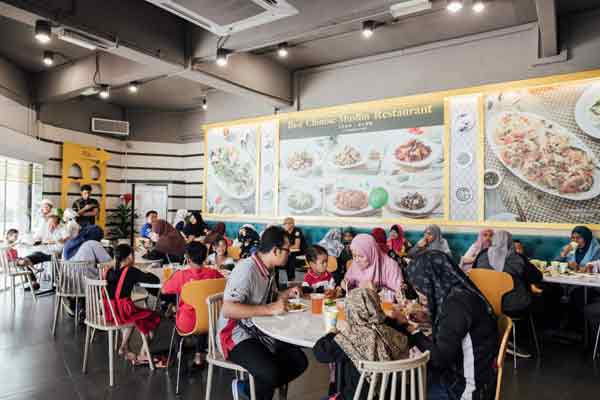 陈振泉目前在巴生谷地区、关丹和马六甲设有多间清真餐馆。