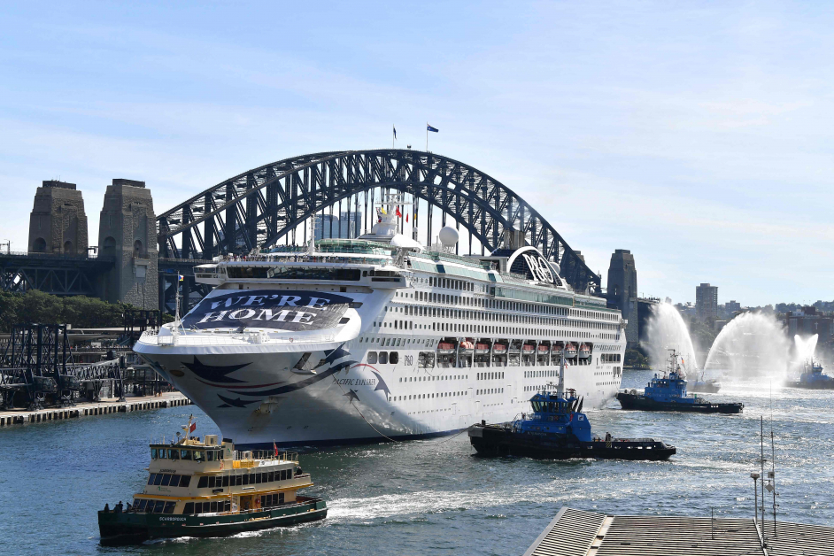 “太平洋探险号”邮轮周一驶进悉尼港湾码头。