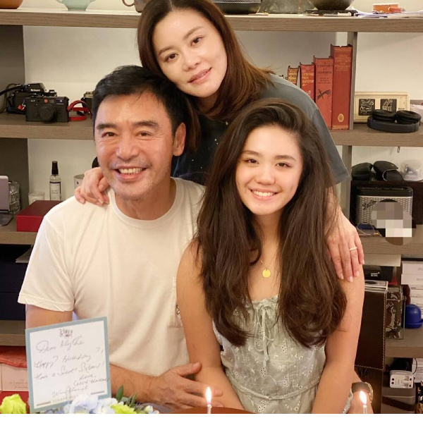 阿B与范姜的长女锺懿获英国3间大学录取修读电影系。