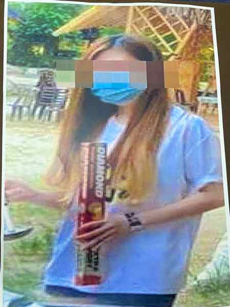 骗子传一张并非旻容的照片给家人，要求家人付款赎人。