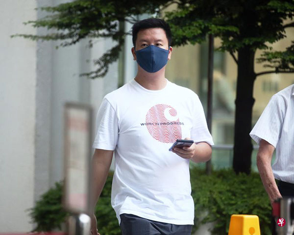 被告陈文辉承认非礼两名女子的脚，被判坐牢两周及五天。（海峡时报） 