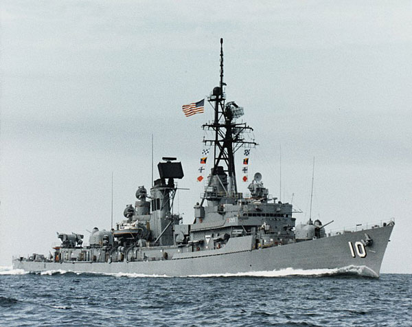 美军勃克级导向导弹驱逐舰“桑普森号” 。
