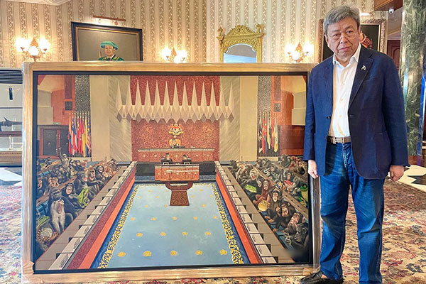 雪州王宫分享雪州苏丹沙拉夫丁殿下刚买下的“国会”画作，画里坐满黑猩猩、猴子和青蛙。