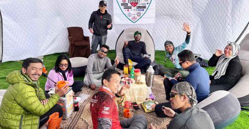 珠峰基地营 登山队捎来开斋节贺语