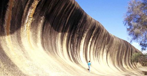世上最神秘“海浪” 波浪岩屹立不摇27亿年