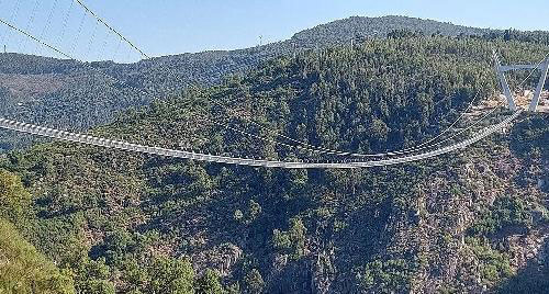 世界最长人行吊桥
