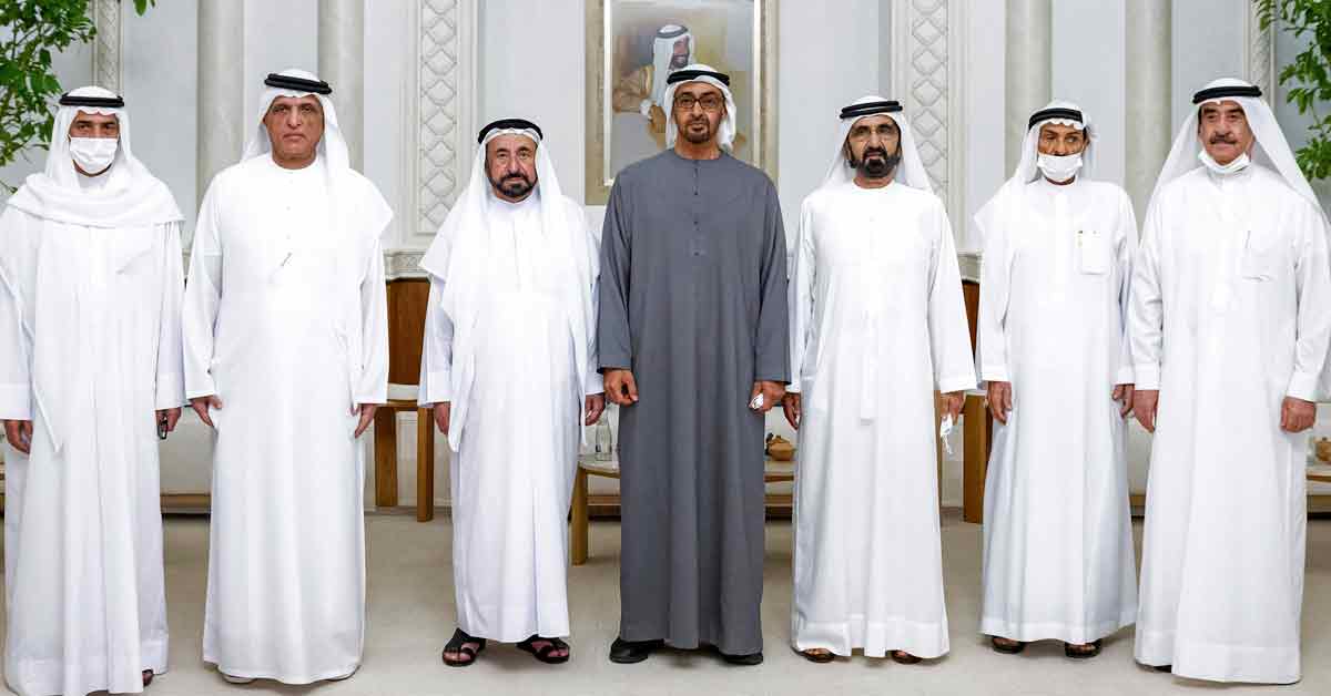 阿联酋7统治者一致推选阿布扎比王储穆罕默德（中）为阿联酋新总统。（法新社）
