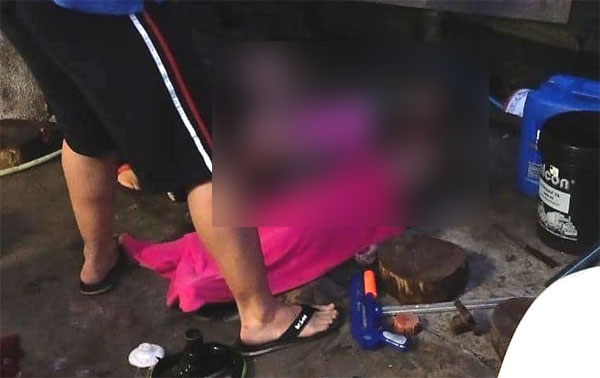 小死者家人对着冰冷的尸体悲泣,闻者心酸。