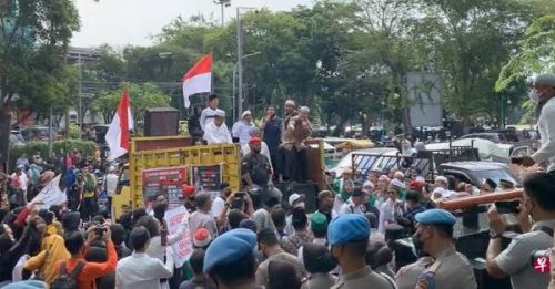 ◤印尼传教士遭拒入新◢ 北苏门答腊省回教组织 到新加坡总领事馆抗议