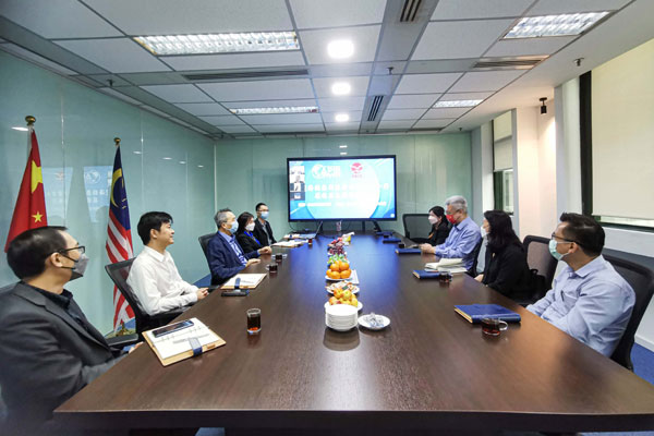 海鸥集团与亚太文景金融集团在交流会上，就茶叶数码化课题展开深入交流。