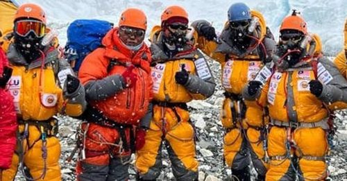 恶劣天气阻登山 征珠峰队明年再战