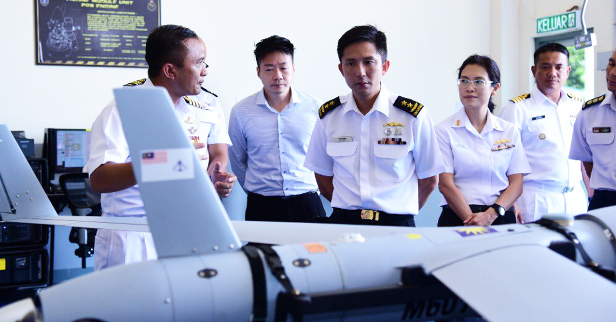 孟耀誠（中）也參訪了海軍第601中隊的新国“掃描鷹”無人機。孟耀誠先在本月26日，总长</figcaption></figure></p><p class=