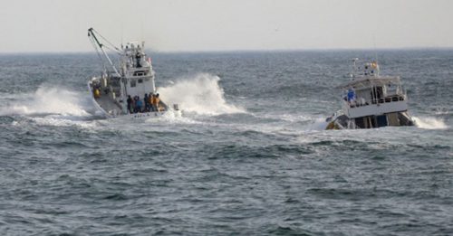 苏拉威西岛一船翻覆 26人生死未明